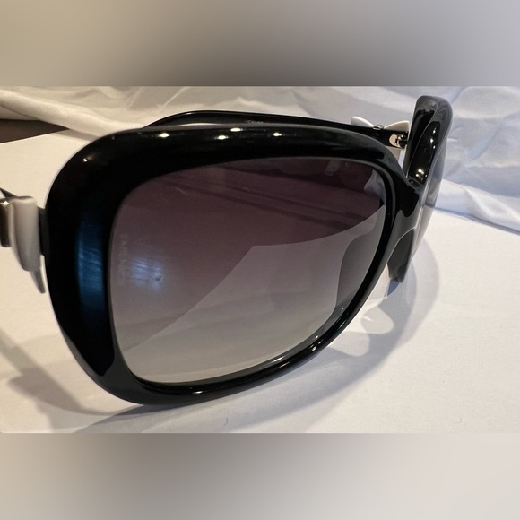 Chanel CC Black Bow Sunglasses 5171 - Picture 6 of 15